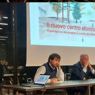 Un momento dell'assemblea pubblica di giovedì sera (foto tratta dalla pagina Facebook del Comune di Induno Olona)