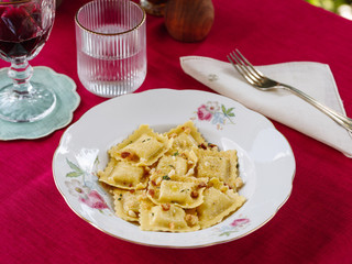 Ecco i tortelli alla carbonara dalla cucina di nonna Ebe