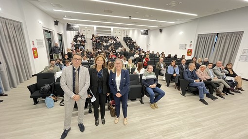 L’Università dell'Insubria accoglie le matricole di Infermieristica: nella cura dei malati, siete voi che fate la differenza L’Università dell'Insubria accoglie le matricole di Infermieristica: nella cura dei malati, siete voi che fate la differenza