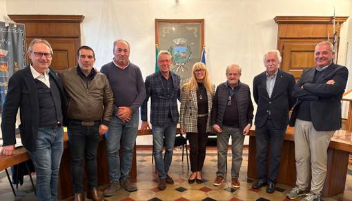 Difendere e valorizzare i negozi di paese: è nato il Distretto del Commercio dei Borghi Lacustri Difendere e valorizzare i negozi di paese: è nato il Distretto del Commercio dei Borghi Lacustri