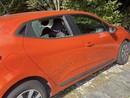 Il finestrino dell'auto rotto dai ladri nei pressi del Chiostro di Voltorre a Gavirate Il finestrino dell'auto rotto dai ladri nei pressi del Chiostro di Voltorre a Gavirate