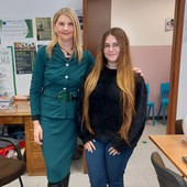 Emily Botton con la dirigente scolastica Carmen Sferlazza