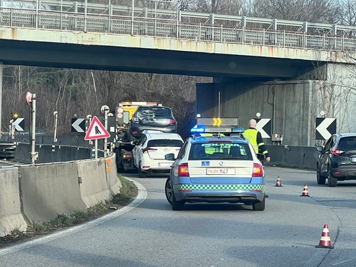 Incidente fra superstrada della Malpensa e A8, soccorsi in azione e code all’innesto Incidente fra superstrada della Malpensa e A8, soccorsi in azione e code all’innesto