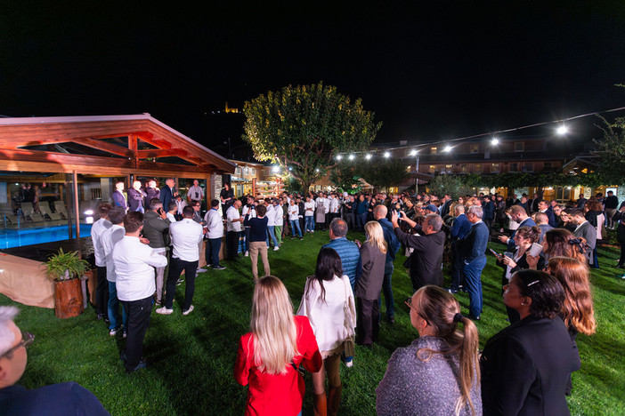 Il Bitto e le Stelle 2025 incanta Mantello (SO): tradizione, creatività e solidarietà sotto il cielo valtellinese (Foto)