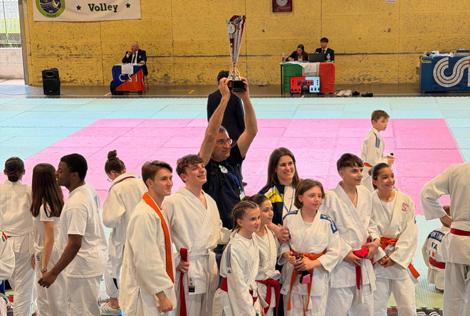 La premiazione del Judo Club Brebbia come migliore società classifica pre agonisti