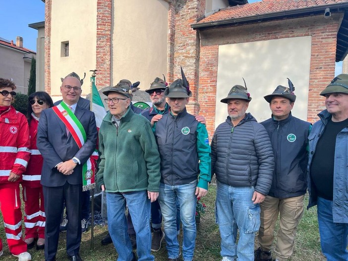 Alcune immagini della cerimonia del 4 Novembre a Jerago con Orago Alcune immagini della cerimonia del 4 Novembre a Jerago con Orago