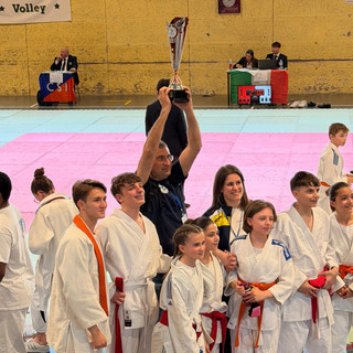 La premiazione del Judo Club Brebbia come migliore società classifica pre agonisti
