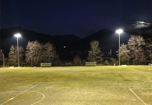 Il nuovo impianto di illuminazione del campo sportivo comunale di Leggiuno