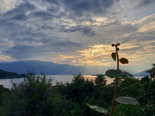 FOTO. Lo spettacolo della natura &quot;domina&quot; il lago Maggiore