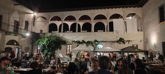 Un momento della festa organizzata dalla comunità del Bostano a Laveno Un momento della festa organizzata dalla comunità del Bostano a Laveno