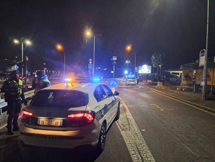 Controlli serali e notturni della polizia locale di Lavena Ponte Tresa