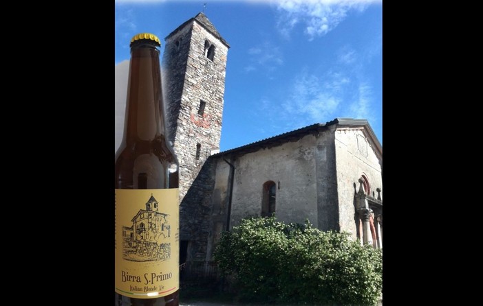 La birra di San Primo e la storica chiesa di Leggiuno (foto dalla pagina Facebook dell'associazione Lezedenum)