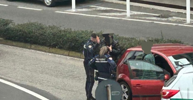 L'operazione della polizia locale di Lavena Ponte Tresa L'operazione della polizia locale di Lavena Ponte Tresa