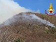 Le immagini dell'incendio nei boschi sopra Laveno Mombello Le immagini dell'incendio nei boschi sopra Laveno Mombello