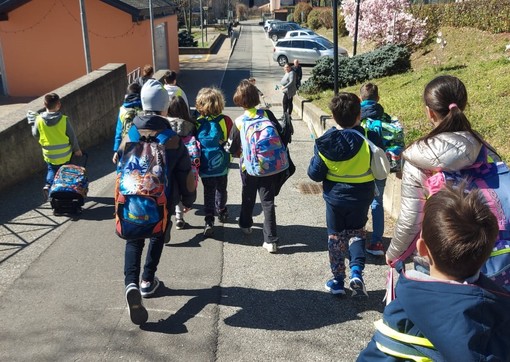 Al via il pedibus alla scuola primaria di Luvinate: raggiunto il 95% dei bambini coinvolti