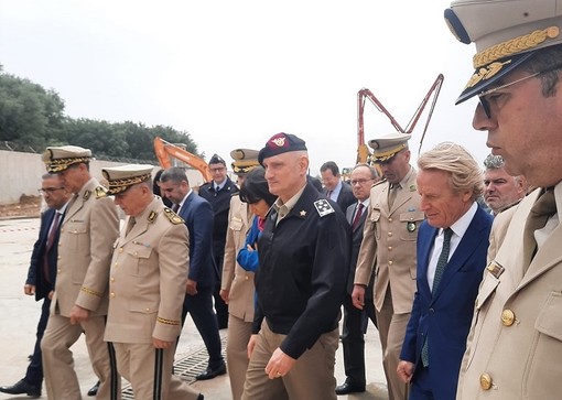 Missione di Leonardo in Algeria: obiettivo accelerare il lavoro di consegna dei primi 7 elicotteri