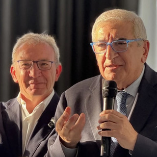il neoeletto sindaco di Luino Pellicini in campagna elettorale con il ministro Foti