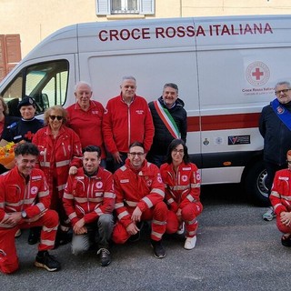 Un nuovo pulmino attrezzato per la Croce Rossa di Luino e Valli