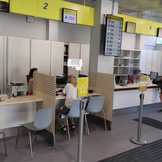 Riaperti dopo i lavori di ammodernamento, gli uffici postali di Luino e Castronno. Chiude quello di Marnate
