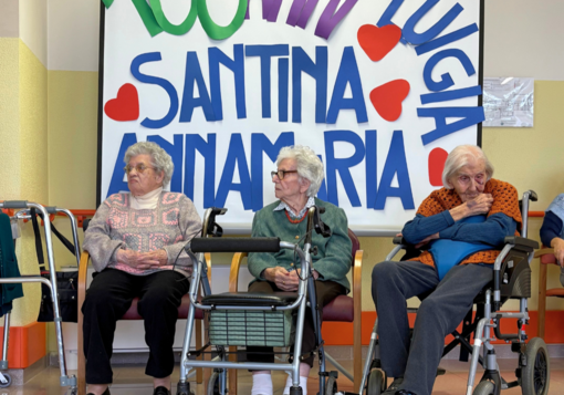 Le tre neocentenarie festeggiata alla casa di riposo Menotti Bassani di Laveno Le tre neocentenarie festeggiata alla casa di riposo Menotti Bassani di Laveno