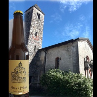 La birra di San Primo e la storica chiesa di Leggiuno (foto dalla pagina Facebook dell'associazione Lezedenum)
