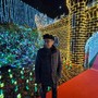 Lino Betti davanti al suo capolavoro nell'edizione del 2023 delle Lucine di Natale Lino Betti davanti al suo capolavoro nell'edizione del 2023 delle Lucine di Natale