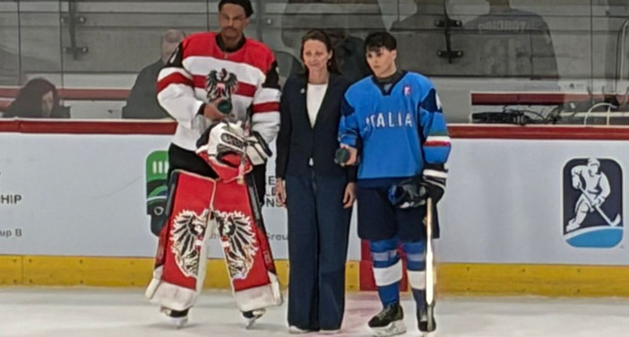 Luca Torchio orgoglio di Varese: a 16 anni è Mvp nella prima gara dei Mondiali di Divisione I – Gruppo B a Tallin insieme al portiere dell'Austria Lemberger