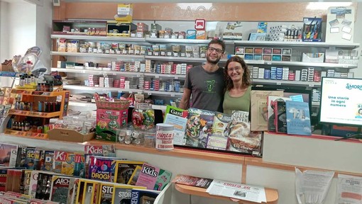 Michele e Carla Padovani dietro al banco del loro negozio Michele e Carla Padovani dietro al banco del loro negozio