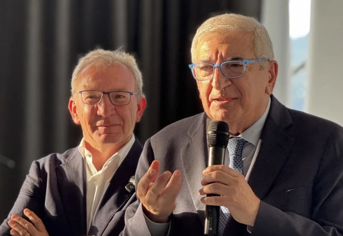 il neoeletto sindaco di Luino Pellicini in campagna elettorale con il ministro Foti il neoeletto sindaco di Luino Pellicini in campagna elettorale con il ministro Foti