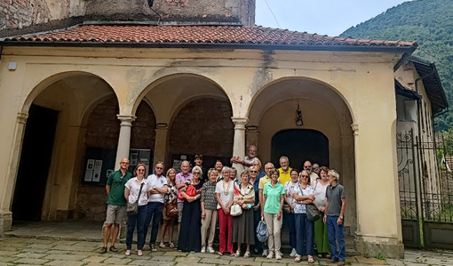 Il gruppo di Luvinate Cultura in vista alla Badia di Ganna Il gruppo di Luvinate Cultura in vista alla Badia di Ganna