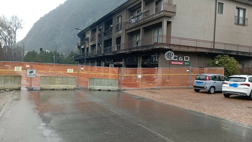 La situazione attuale in via XXV Aprile sulla Sp32 a Laveno La situazione attuale in via XXV Aprile sulla Sp32 a Laveno