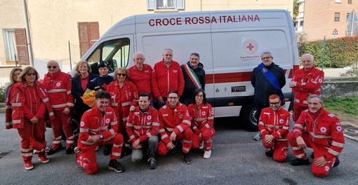 Un nuovo pulmino attrezzato per la Croce Rossa di Luino e Valli