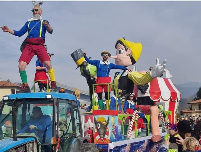 Una delle passate edizioni del Carnevale di Laveno Mombello