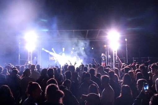 Laveno saluta l'estate con una tre giorni all'insegna del buon cibo, della musica e del divertimento