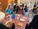 Un pranzo alla "trattoria" del Cfp di Luino con gli anziani della Fondazione Comi Un pranzo alla "trattoria" del Cfp di Luino con gli anziani della Fondazione Comi