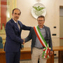 Passaggio di consegne stamattina in Comune a Laveno Mombello tra Luca Santagostino e il nuovo sindaco Bruno Bresciani (foto dalla pagina Facebook Fare Comune) Passaggio di consegne stamattina in Comune a Laveno Mombello tra Luca Santagostino e il nuovo sindaco Bruno Bresciani (foto dalla pagina Facebook Fare Comune)