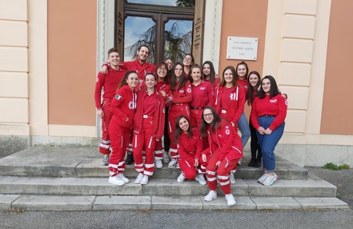 Il gruppo dei giovani volontari della Croce Rossa di Luino e Valli