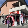 I due nuovi supermercati aperti a Lavena Ponte Tresa (foto dalla pagina Facebook &quot;io cambio con Mastromarino sindaco&quot;)