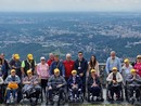 In una foto tutto il bello della gita al Sacro Monte di alcuni ospiti della Fondazione Comi di Luino