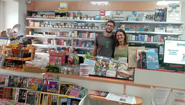 Michele e Carla Padovani dietro al banco del loro negozio Michele e Carla Padovani dietro al banco del loro negozio