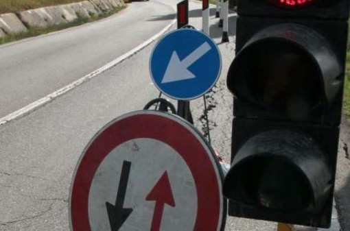 Vergiate, chiusura temporanea della SP 18 per la posa dei nuovi portali di sagoma Vergiate, chiusura temporanea della SP 18 per la posa dei nuovi portali di sagoma