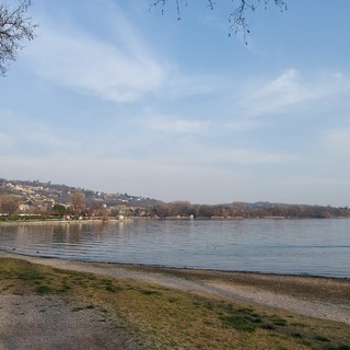 Il lago di Varese dal lungolago di Gavirate
