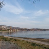 Il lago di Varese dal lungolago di Gavirate