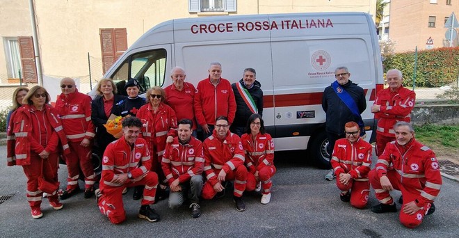 Un nuovo pulmino attrezzato per la Croce Rossa di Luino e Valli