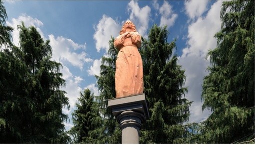 Luvinate, dopo il restauro la statua della Madonna ritorna in vetta al Campo dei Fiori