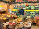 Il negozio di ortofrutta di Marcella Contini, in foto con l'amico e compaesano Andrea Gheller di NaturalMeteo, a Leggiuno Il negozio di ortofrutta di Marcella Contini, in foto con l'amico e compaesano Andrea Gheller di NaturalMeteo, a Leggiuno