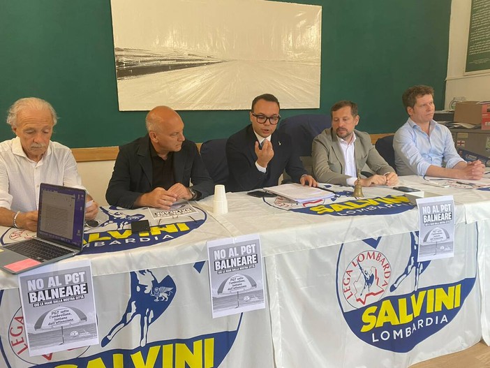 Puricelli (Forza Italia), Formato (Lombardia Ideale), Angei, Monti e Bianchi (Lega) durante la conferenza stampa di questa mattina nella sede storica leghista di piazza del Podestà