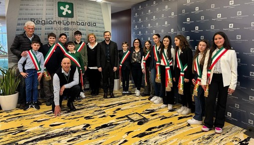 I giovani consiglieri di Cocquio Trevisago in visita a Palazzo Pirelli per conoscere la Regione Lombardia