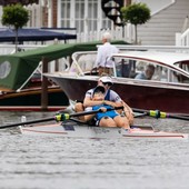 La gioia di Alice Codato e Laura Meriano all'arrivo (ph Hamish Roots/Canottaggio.org)
