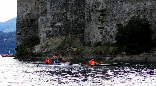 Un'immagine della spettacolare regata di ieri sul Lago Maggiore tra Maccagno e Cannero